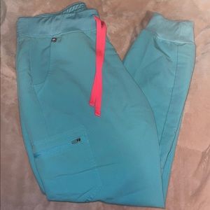 Neon blue figs scrubs 💙🦋